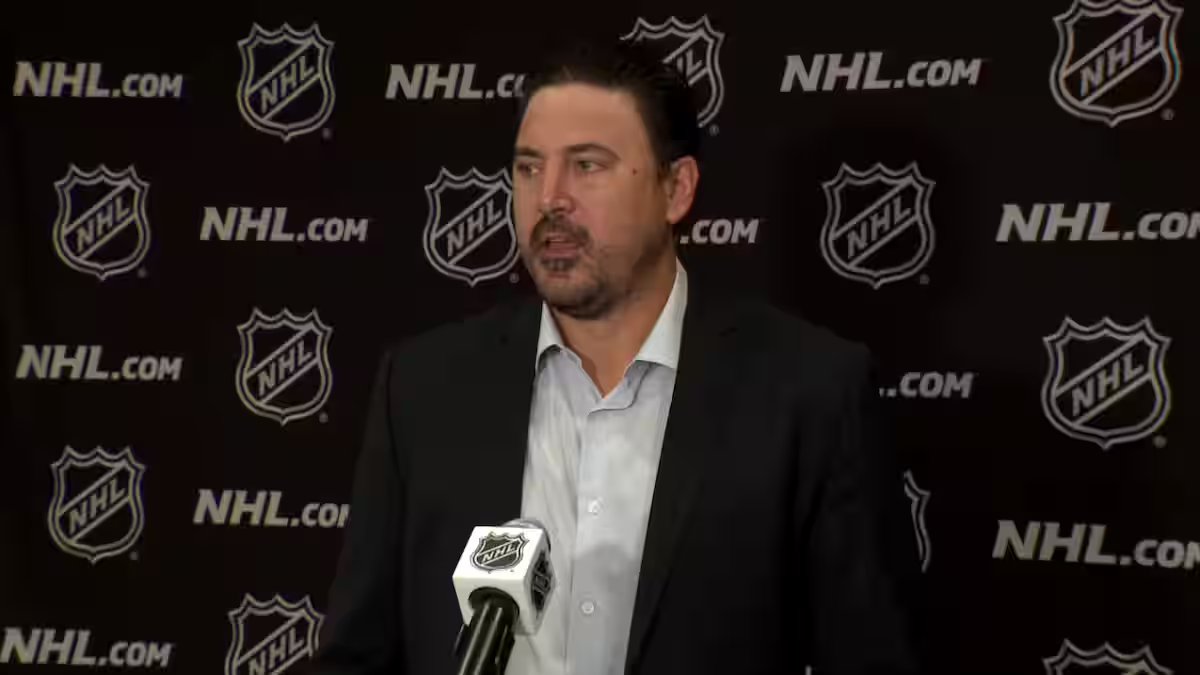 George Parros ajudou pessoalmente a partida entre os Maple Leafs e os Ducks