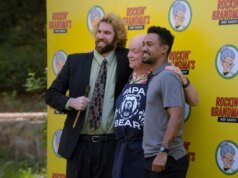 Presentes do dever do júri: revisão do retiro da empresa: o retorno dos shows de pegadinhas é magia da comédia