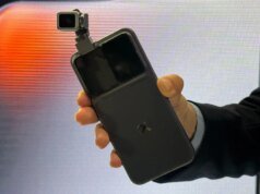 Dancei com o telefone robô de Honor e ele elogiou meu cabelo ‘brilhante’