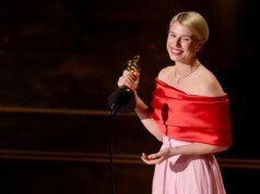 Jessie Buckley se torna a primeira atriz irlandesa a ganhar o Oscar de melhor atriz por ‘Hamnet’; Dedica a vitória ao “Belo caos do coração de uma mãe”