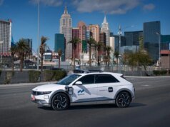 Os robotáxis móveis ingressam no aplicativo Uber em Las Vegas dois anos após uma grande reinicialização