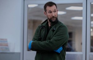 ‘Noah Wyle, do Pitt, diz que a terceira temporada abordará os cortes do Medicare após ganhar o prêmio de ator