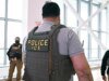 Agentes do ICE frustram trabalhadores do aeroporto à medida que a paralisação se arrasta
