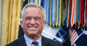 RFK Jr. diz a Joe Rogan que está prestes a liberar 14 peptídeos proibidos