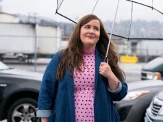 A criadora de ‘Shrill’ Lindy West diz que os colegas a fizeram se sentir ‘estranha e invisível’ no set: ‘Você só pode ser prejudicado tantas vezes em uma adaptação de sua própria vida’