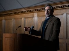 O co-criador de ‘Rooster’, Bill Lawrence, fala sobre o cenário “nostálgico” do campus universitário, reunindo-se novamente com Phil Dunster e muito mais na nova série de comédia da HBO