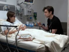 A atriz de ‘The Pitt’ Tal Anderson fala sobre o novo namorado de Becca na 2ª temporada, A importância de respeitar a autonomia corporal das pessoas com deficiência e lançamento do livro do mês de conscientização sobre o autismo