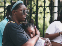 Crítica de ‘#WhileBlack’: um documentário disperso sobre filmagens de brutalidade policial