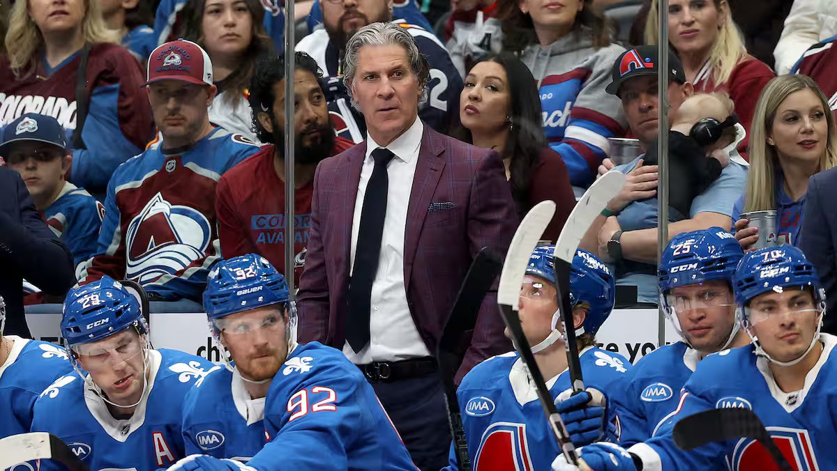 Jared Bednar no hospital depois de ter sido contratado por uma rondelle