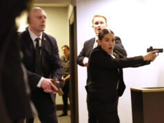 Tiros disparados enquanto atirador avança em direção ao salão de baile no jantar de correspondentes na Casa Branca