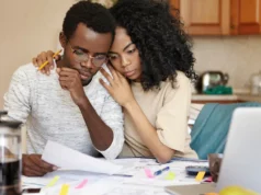 O dinheiro ‘pode parecer mais difícil de trazer à tona do que o sexo’ – mas casais que falam sobre finanças acabam se sentindo mais próximos, descobriu o estudo