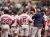 ‘Foi um grande choque’: os jogadores do Red Sox começam a processar a demissão de Alex Cora enquanto a diretoria tenta virar a página