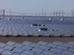 Tempo de expansão para os fabricantes de energia solar chineses, à medida que a crise do petróleo no Médio Oriente impulsiona a procura
