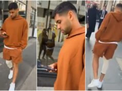 Cristian Romero é visto com um joelho enfaixado após uma grande lesão no Tottenham