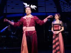 Crítica da Broadway de ‘Titaníque’: uma paródia musical barulhenta tão inafundável quanto a própria Céline Dion