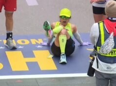 Corredor luta contra a dor para terminar a Maratona de Boston