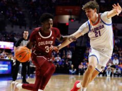 O guarda da Colgate, Jalen Cox, se compromete com a USC fora do portal de transferência da NCAA