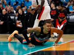 A estrela do Spurs, Victor Wembanyama, sai do jogo 2 contra Portland mais cedo e entra no protocolo de concussão após bater no rosto na quadra