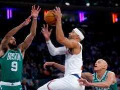 Knicks continuam vivos na corrida pelo segundo lugar no Leste, derrotando o Celtics no retorno de Tatum ao MSG