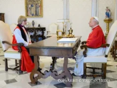 Papa diz que as igrejas devem superar diferenças na reunião do Arcebispo de Canterbury