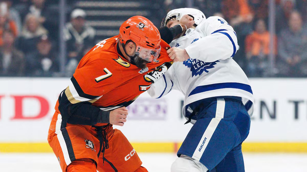 À VOIR | O antigo Canadá abandonou os gants: é Max Domi que venceu Auston Matthews