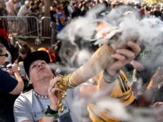 Já é hora de julgarmos o cheiro de maconha