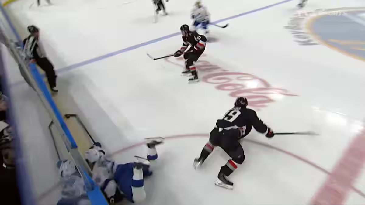 «Je ne sais pas s’il devrait conserver son emploi»: Jon Cooper furieux contre un Employé des Sabers