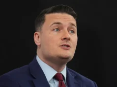 Consultores furiosos atacam médicos em greve e alertam que greves causarão semanas de caos