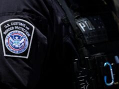 Juíza dos EUA diz que autoridades de fronteira violaram sua ordem anterior sobre prisões sem mandado