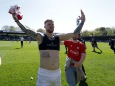 York foi promovido à EFL após incrível drama nos acréscimos em Rochdale