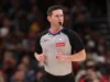 O árbitro da NBA Ben Taylor sai do jogo Warriors-Clippers com aparente lesão