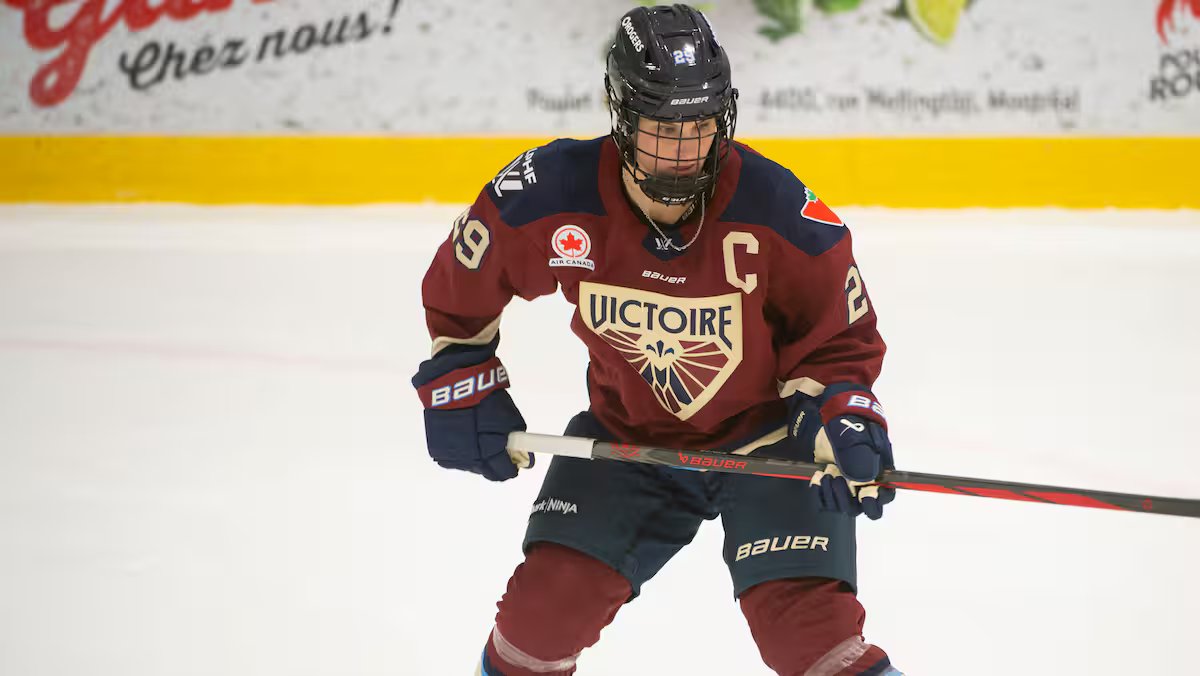 Marie-Philip Poulin de retorno sobre patins