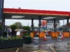 Centenas de postos de gasolina irlandeses ficam sem combustível enquanto os protestos continuam