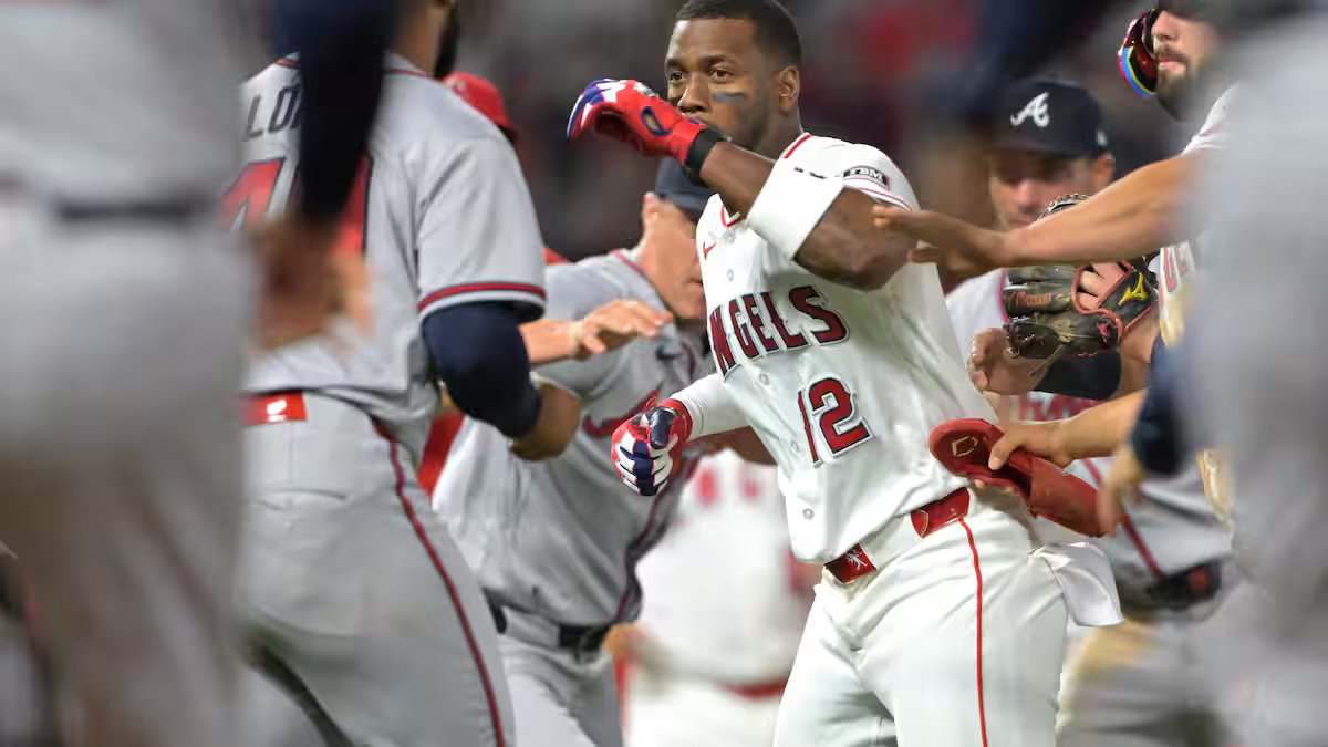 Mêlée générale na Califórnia entre os Anjos e os Bravos