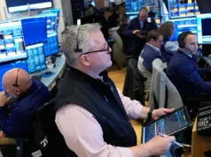 Preços do petróleo disparam e Wall Street cai com EUA e Irã em confronto no Estreito de Ormuz