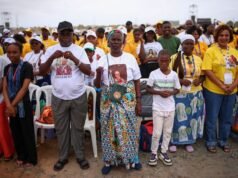 Papa exorta Angola a superar divisões em missa assistida por 100 mil pessoas