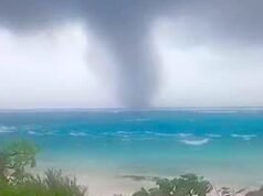 Tromba d’água gigante surpreende moradores na costa de Fiji