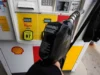 O petróleo Brent chega a US$ 125 por barril devido às preocupações com a guerra no Irã, enquanto os estoques mundiais recuam