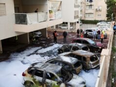 Trump promete ‘inferno’ para o Irã se o Estreito permanecer fechado e diz que um acordo é possível