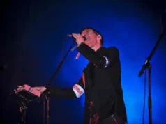 Tom Waits lança primeira música original em 15 anos com Massive Attack