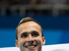 A natação se torna o primeiro grande esporte olímpico a suspender as restrições aos atletas russos