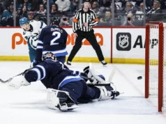 Celebrini estabelece o recorde de pontos dos Sharks na vitória por 6-1 no final da temporada sobre os Jets