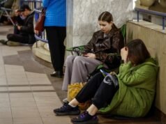 Mísseis russos atingiram Kyiv, na Ucrânia, deixando um morto e 10 feridos