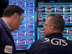 Mercado de ações hoje: os futuros do Dow, S&P 500 e Nasdaq sobem em meio à incerteza do Irã e à mudança do CEO da Apple