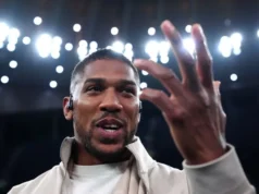 Tyson Fury e Anthony Joshua trocam insultos enquanto a ‘batalha da Grã-Bretanha’ se aproxima