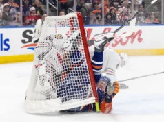 Oilers vencem o recorde da temporada pela 5ª consecutiva, derrotando o Chicago por 3 a 1 para acabar com as esperanças dos Blackhawks nos playoffs