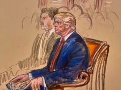 Trump fez a Suprema Corte mudar seu assento para bem na frente dos juízes durante a audiência de primogenitura, disse o chefe da ACLU