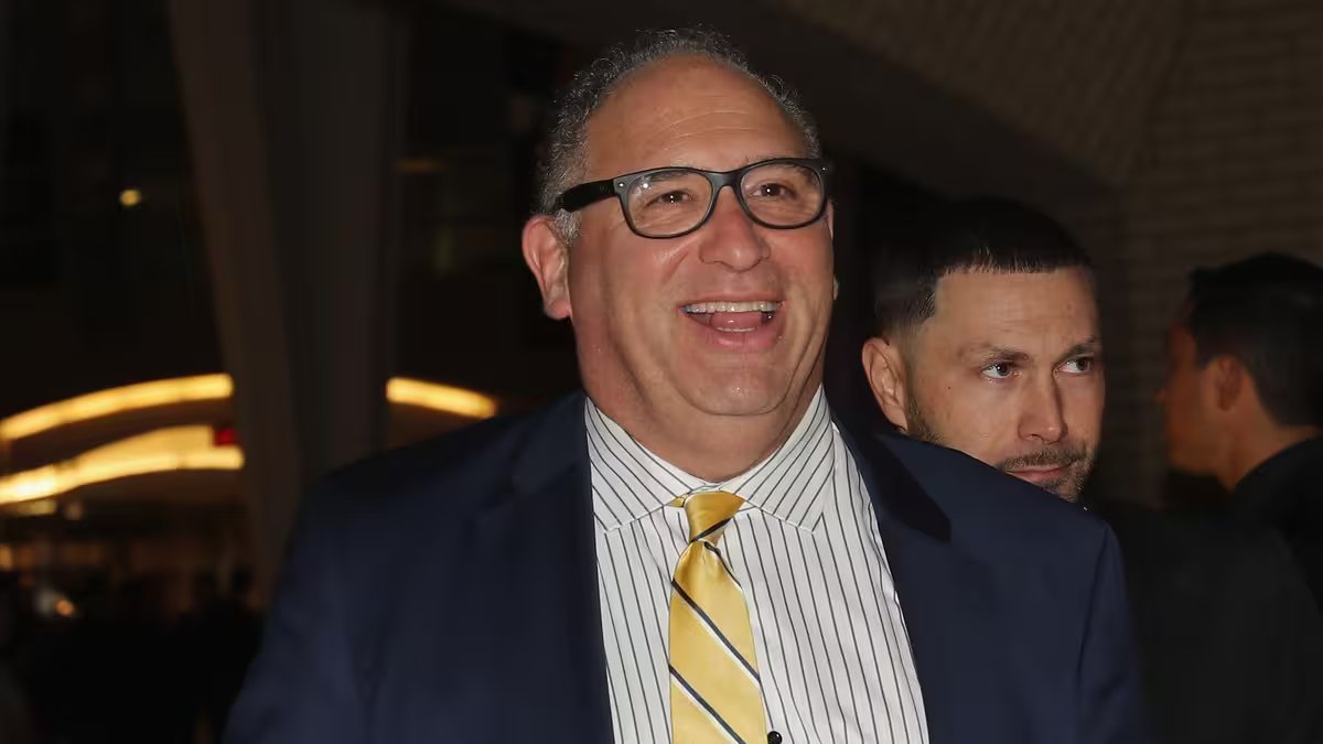 Les Maple Leafs embauchant o antigo agente de Patrick Roy para ajudá-lo a encontrar seu novo diretor geral