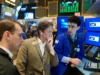 Mercado de ações hoje: Dow, S&P 500, futuros do Nasdaq caem enquanto o Estreito de Ormuz permanece fechado antes das negociações de paz