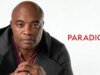 Anderson Silva assina com paradigma